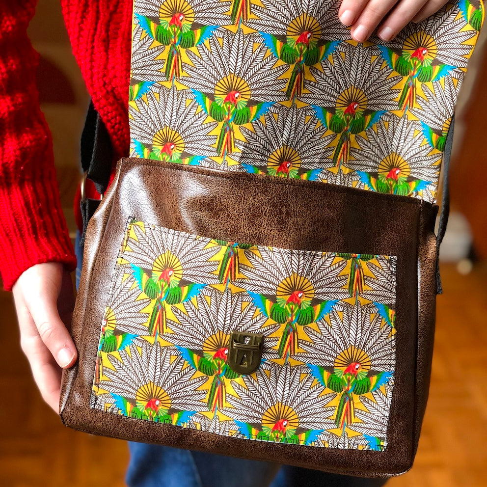 Sac besace marron en simili