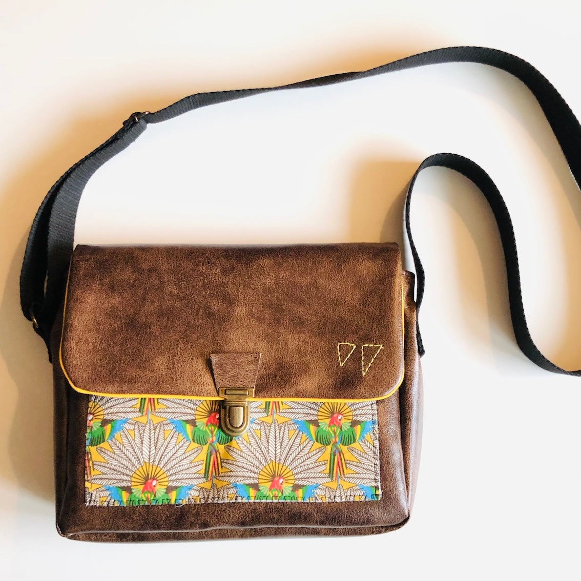 Sac besace marron en simili