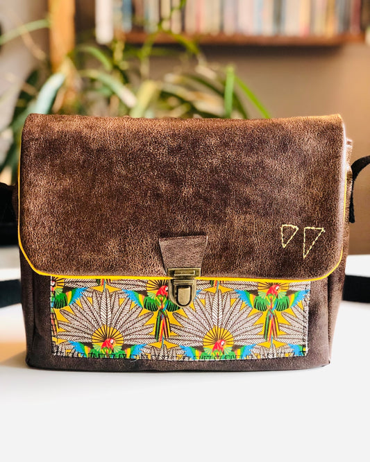 Sac besace marron en simili