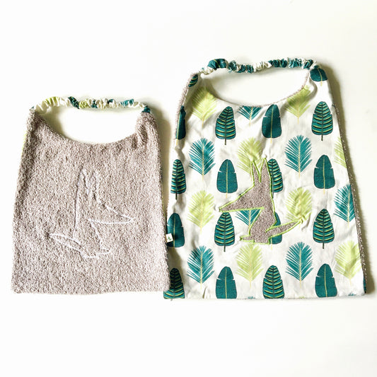 Bavoir en éponge et coton gris feuilles