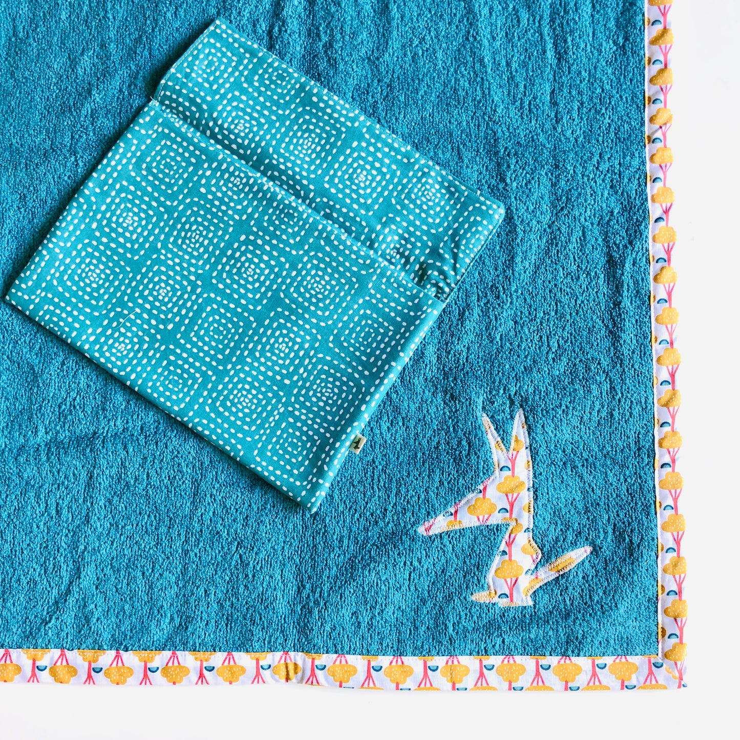 Tapis à langer nomade bleu arbres