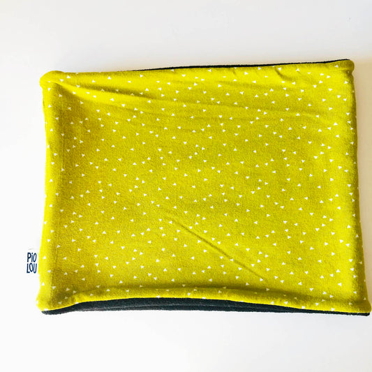 Tour de cou enfant réversible noir et vert triangles