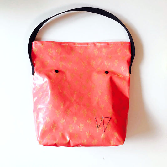Lunch-bag enduit rose corail à cactus dorés