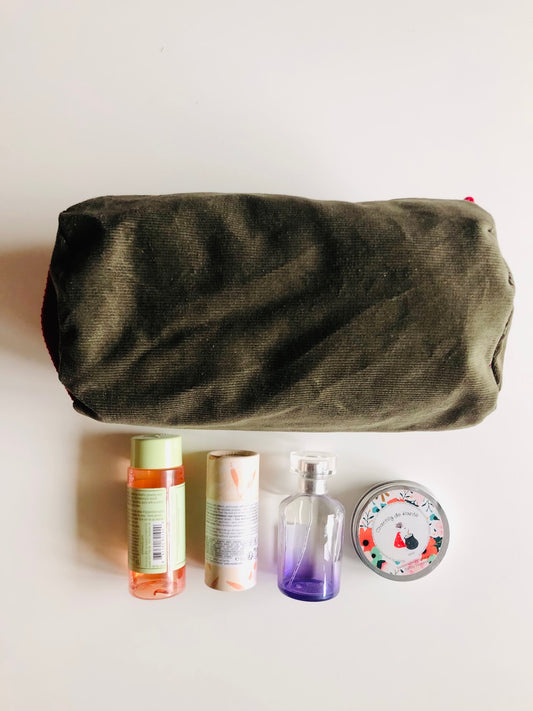 Trousse de toilette en velours kaki et rouge