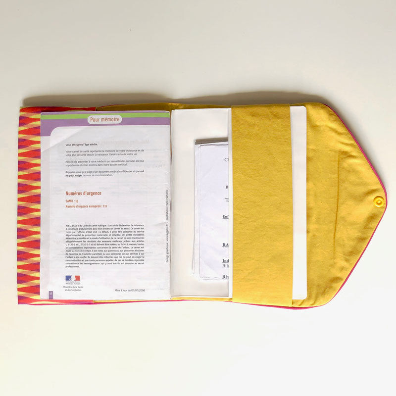 Pochette pour carnet de santé rouge et jaune graphique