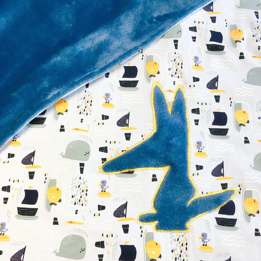 Couverture bleue à motifs poissons