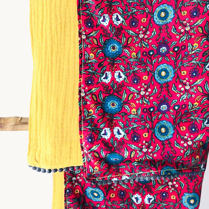 Foulard réversible gaze de coton jaune et viscose rouge fleurie