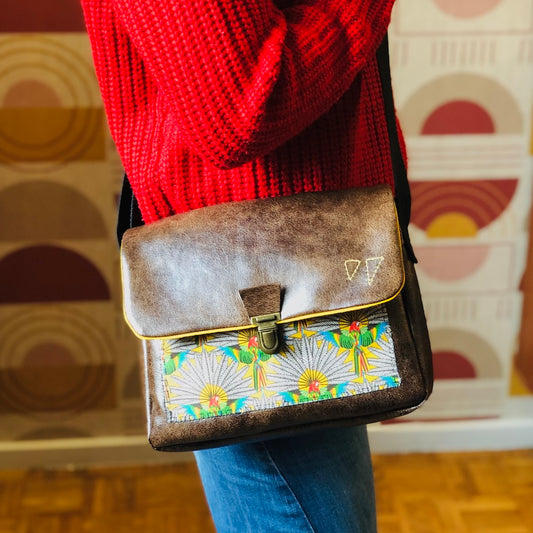 Sac besace marron en simili