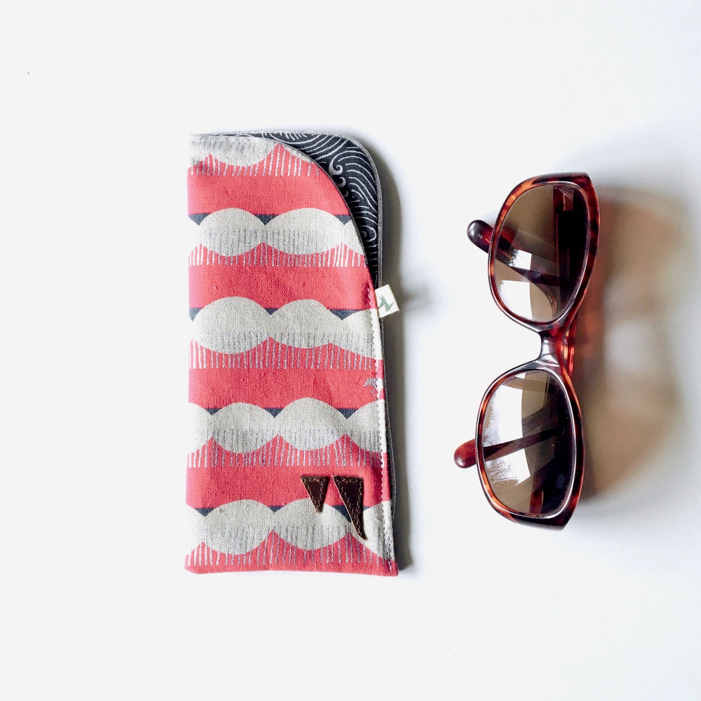 Etui à lunettes loup argenté