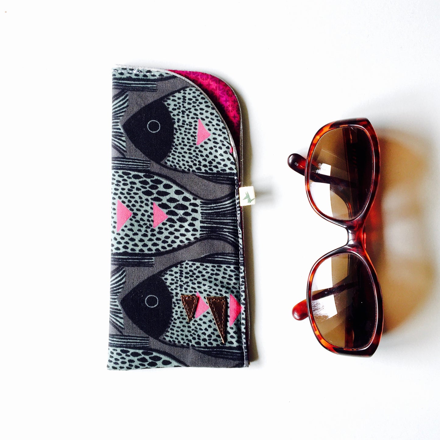 Etui à lunettes rose ou noir