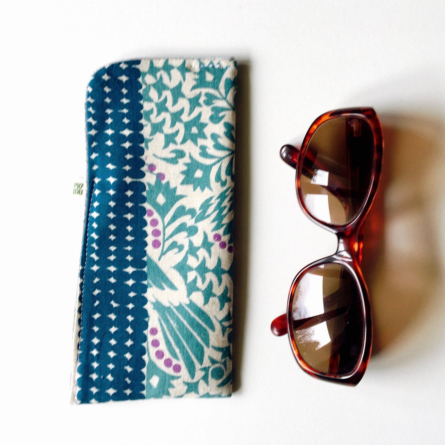 Etui à lunettes fleuri oiseau