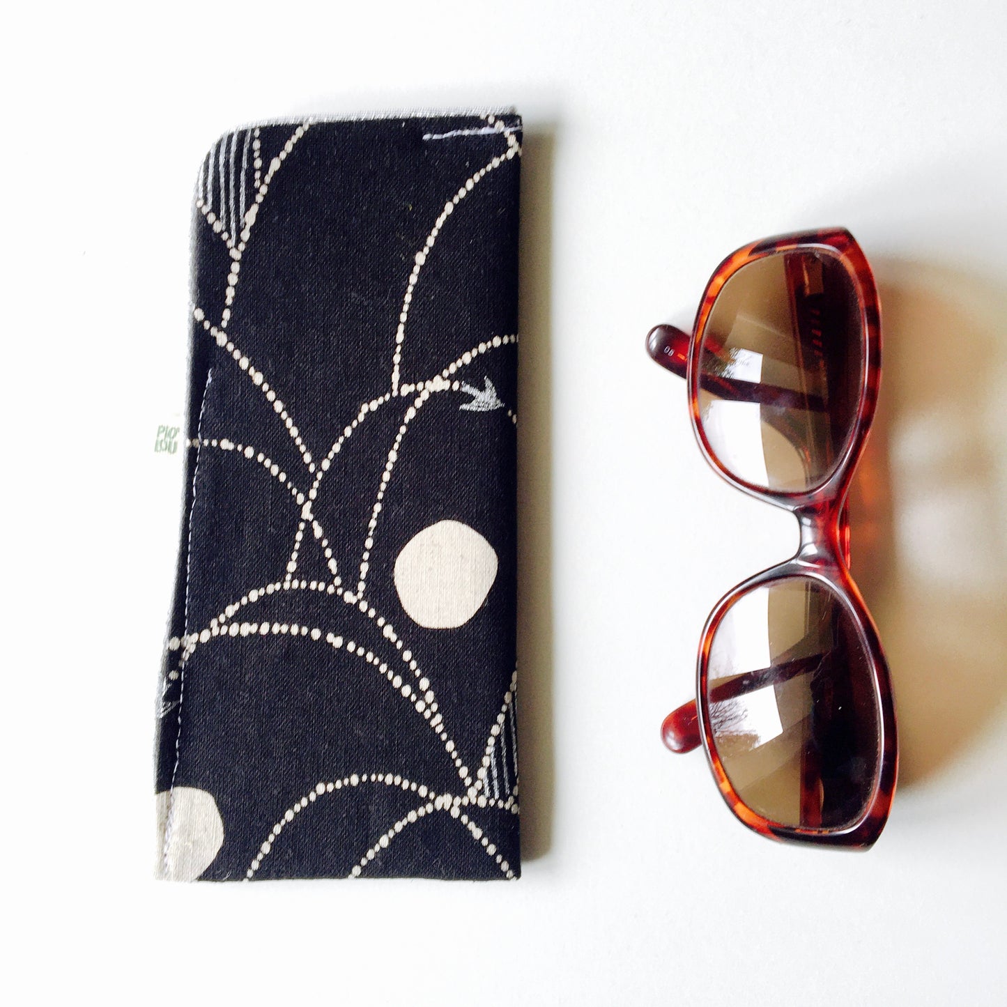 Etui à lunettes rose ou noir