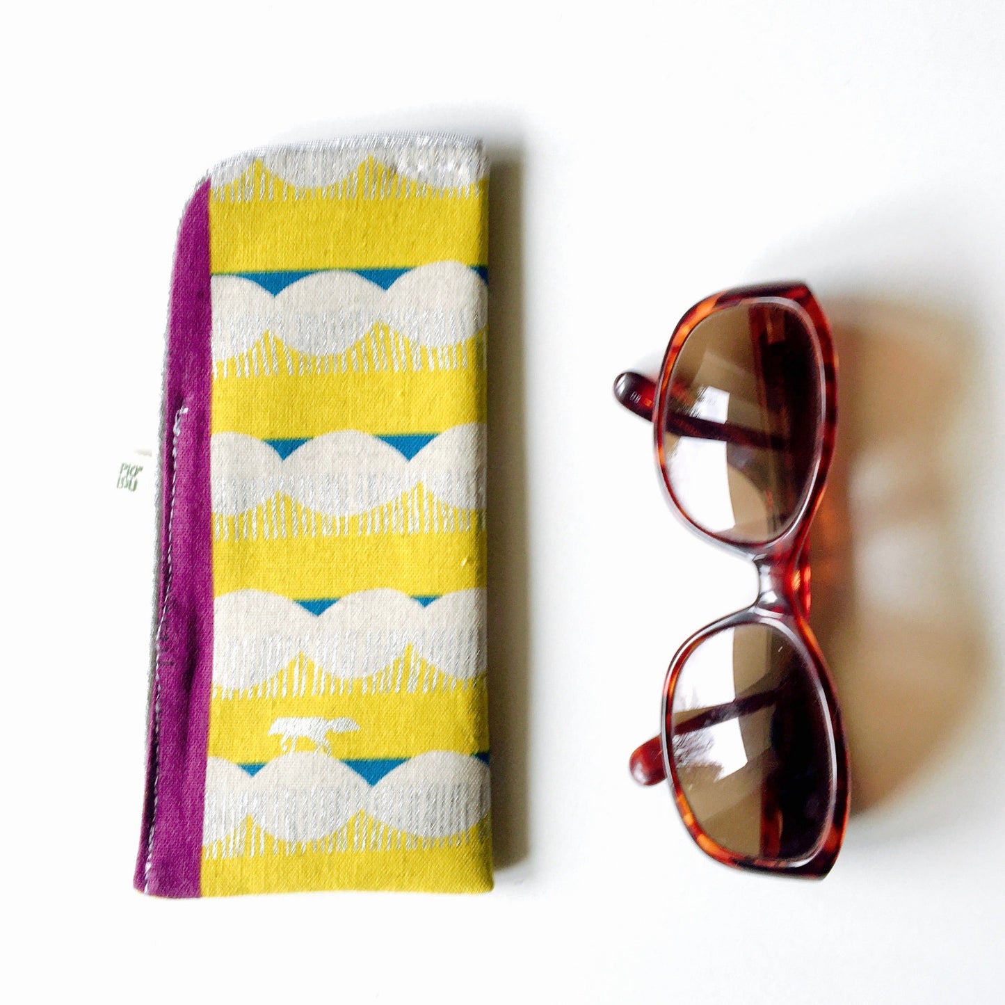 Etui à lunettes jaune argenté