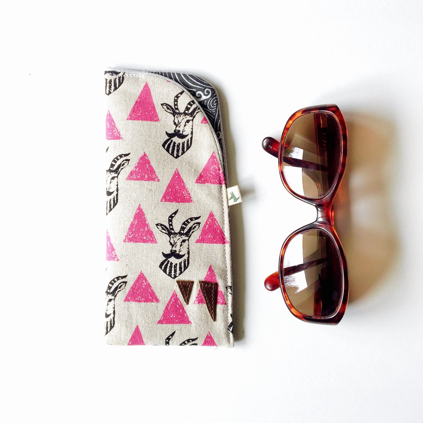 Etui à lunettes rose ou noir