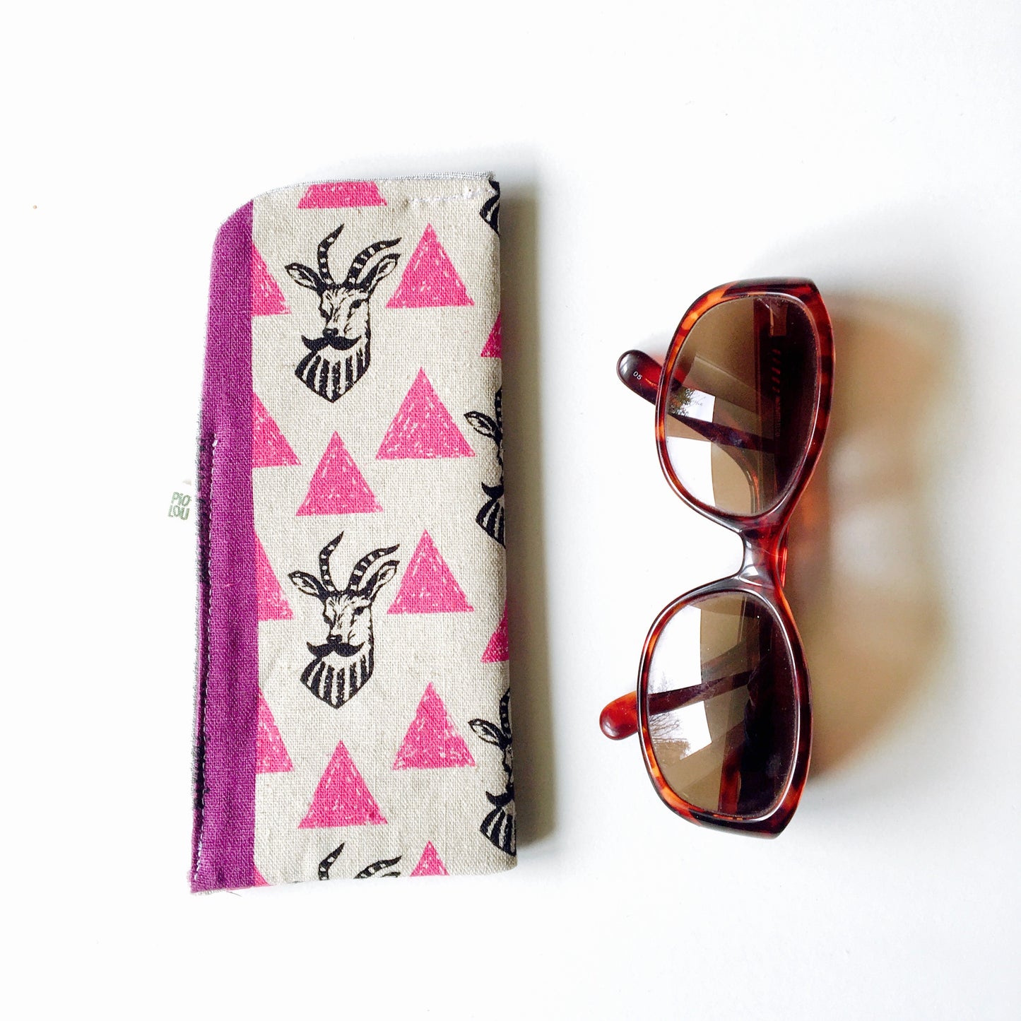 Etui à lunettes rose ou noir