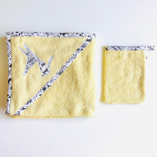 cape de bain et gant jaune noir et blanc