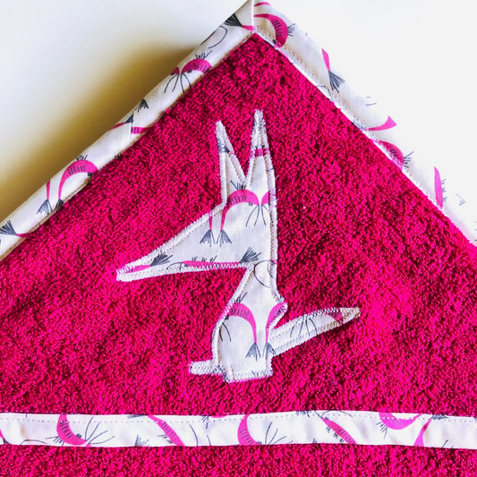 cape de bain et gant rose crevettes
