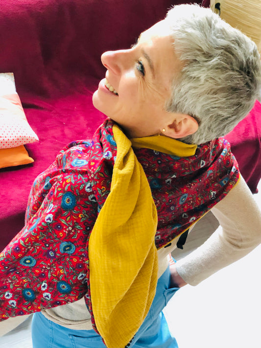 Foulard réversible gaze de coton jaune et viscose rouge fleurie