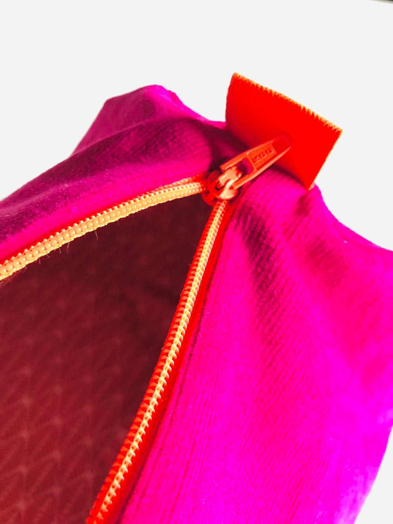 Trousse de toilette en velours rose et orange