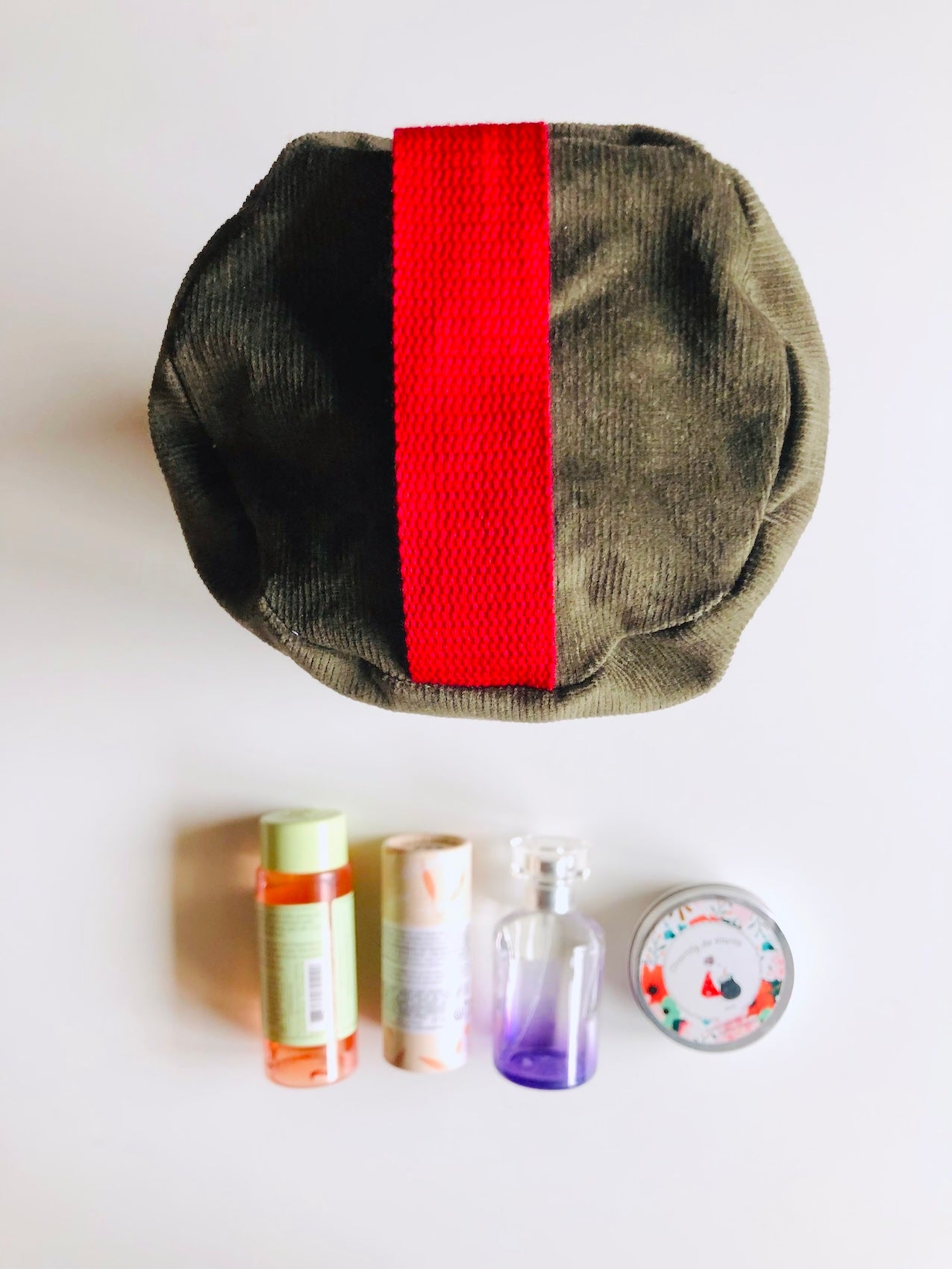 Trousse de toilette en velours kaki et rouge