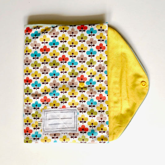 Pochette pour carnet de santé en tissu fleuri multicolore
