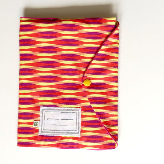 Pochette pour carnet de santé rouge et jaune graphique