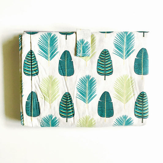 Tapis à langer nomade gris feuilles